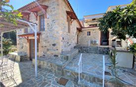 Three-storey stone house overlooking the sea, Tyros, Peloponnese, Greece for 220,000 €