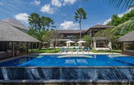 Luxury villa with a pool in a quiet area of Changgu, Bali, Indonesia for 5,600 € per week