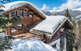Beautiful chalet with a swimming pool and a sauna at 20 meters from a slope, Courchevel, France for 19,000 € per week