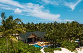 Villa with a pool and a jacuzzi in a residence with a restaurant, a spa center and a water sports center, on the first sea line, Raa Atoll for 11,900 € per week