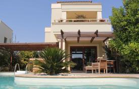 Villa with a garden and a swimming pool at 400 meters from the sandy beach, Varkiza, Greece for 2,500 € per week