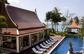 Traditional villa on the first line from the sea, Samui, Suratthani, Thailand for 6,100 € per week