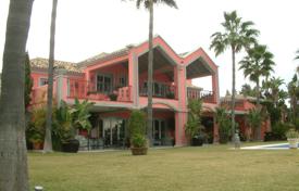 Luxury villa with a direct access to the beach, Guadalmina, Costa del Sol, Spain for 10,400 € per week