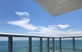 Spacious flat with ocean views in a residence on the first line of the beach, Sunny Isles Beach, Florida, USA for $1,267,000