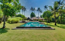 Villa with a swimming pool, a guest house and a garden in a quiet area, near the beach, Ketewel, Indonesia for 5,800 € per week