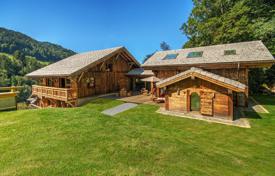 Premium chalet with a swimming pool and a sauna in a quiet area, Morzine, France for 13,500 € per week