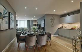 Furnished two-bedroom apartment with a balcony in a new residence, London, UK for £525,000