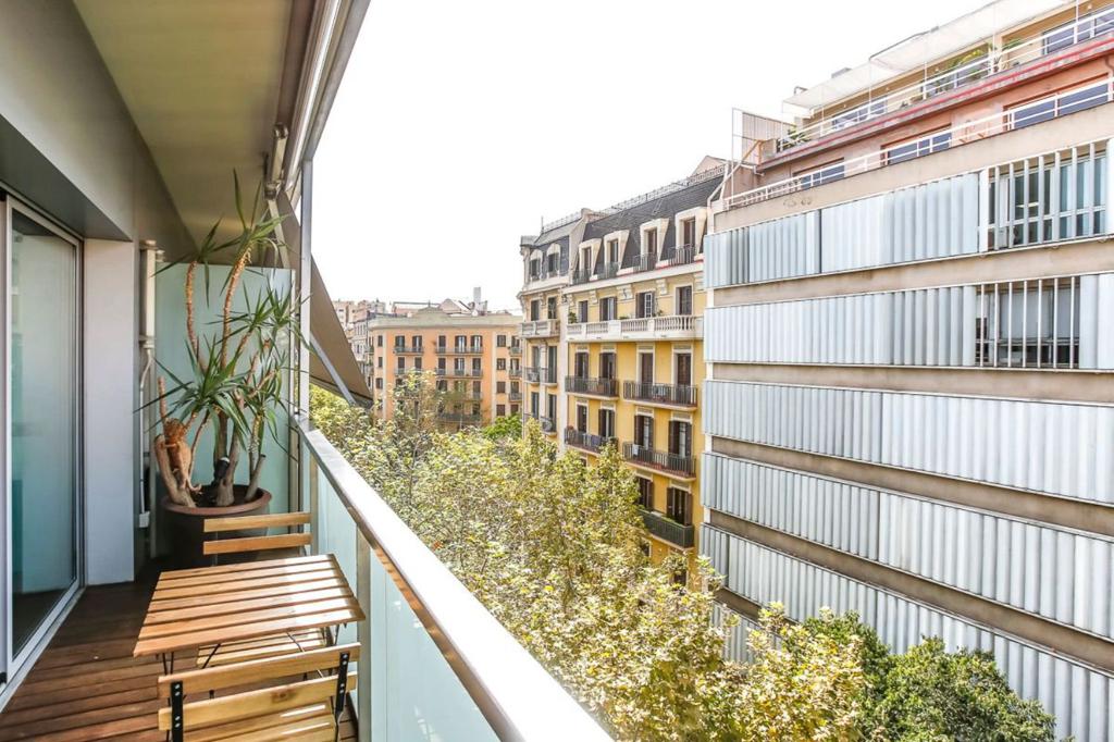 Apartment with a guaranteed income of 4% in Eixample, Barcelona