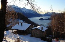 Stone two-level villa with a guest house on Lake Como, Lombardy, Italy for 2,900 € per week