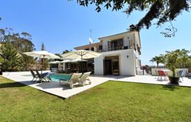 An exquisite 7 bedroom mansion for sale in Oroklini with private pool for 1,590,000 €