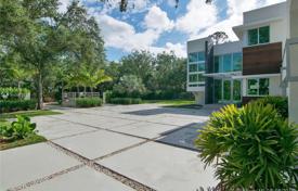 Luxury villa with a backyard, a salt water pool, a terrace and a garage, Pinecrest, USA for $4,695,000