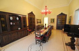 Nineteenth-century Mansion with Swimming Pool, for sale in the center of Alessano, 8 km from Pescoluse for 2,200,000 €