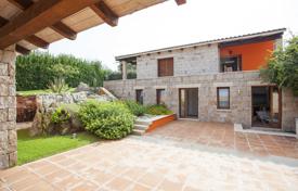 Modern villa with three independent apartments, a landscaped garden and a swimming pool, 250 m from the beach, Puntaldia, Italy for 8,800 € per week