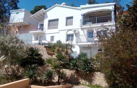 Three-storey villa with two apartments, a garden and a swimming pool, Lloret de Mar, Spain for 2,400 € per week