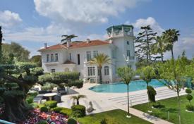 Spacious villa with a swimming pool and a panoramic view of the sea, Antibes, Francez for 30,000 € per week