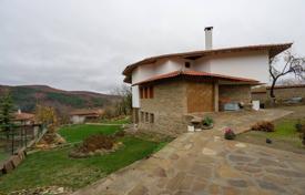 Villa located at the foot of the Balkan Mountains, surrounded by greenery and beautiful nature, in the eco-friendly village of M for 165,000 €