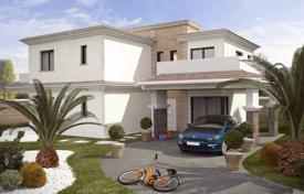 Two-storey villa in a quiet area, 5 minutes drive from the beaches, Alicante for 499,000 €