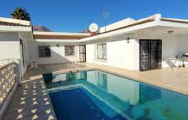 Traditional villa with a pool and a garden in La Nucia, Alicante, Spain for 520,000 €