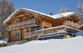 Spacious chalet with a sauna and a jacuzzi, La Plagne, France for 6,700 € per week