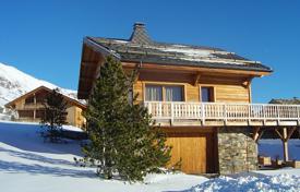 Two-level chalet right at the ski slope in Alpe d'Huez, Alps, France for 18,500 € per week