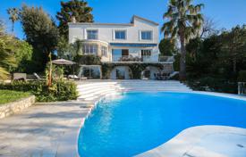Beautiful villa with a pool, a garden and stunning sea views, Cap d'Antibes, Cote d'Azur, France for 13,800 € per week