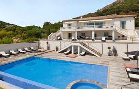 Luxury villa with a swimming pool, a kids' playground and a view of the sea near the beach, Saint-Maxime, France for 15,200 € per week