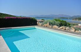 Beautiful villa with a garden and a swimming pool at 250 meters from the beach, Capo Coda Cavallo, Italy for 5,000 € per week