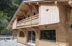 Two-level chalet with a parking in Argentiere, Chamonix Valley, Alps, France for 5,900 € per week
