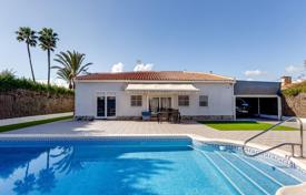 Modern cottage with a swimming pool in Torrevieja, Alicante, Spain for 400,000 €