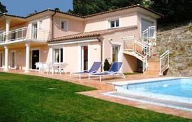 Two-storey villa with a swimming pool, a kids' playground and a panoramic sea view, Mandelieu, France for 5,200 € per week