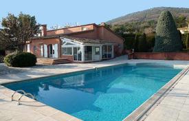Two-level villa with a swimming pool in the ancient city of Grasse, Cote d'Azur, France for 3,500 € per week