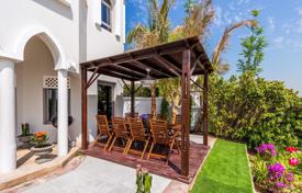 Villa with a private beach, a garden and a parking, Palm Jumeirah, Dubai, UAE for $8,400 per week