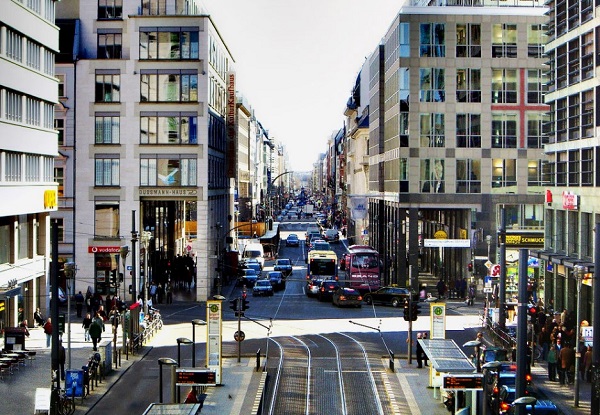 The busy shopping street Friedrichstraße runs through the centre of Berlin: through the bor-oughs of Mitte and Friedrichshain-Kreuzberg