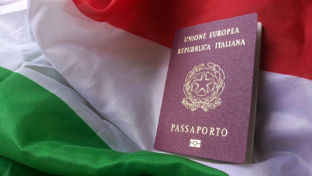 can i travel with italian residence permit