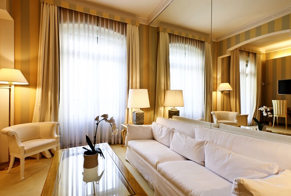 Apartment hotels combine the convenience of a flat and the comfort of a hotel room
