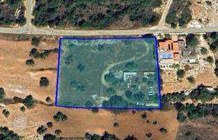 Land plot 3,354 m² in Souni-Zanakia for 550,000 €