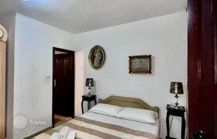 1-bedroom apartment 75 m² in Sveti Stefan for 200,000 €