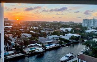 2-bedroom apartments in condo 110 m² in North Miami for $420,000