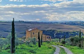 Farmhouse for sale in Montalcino for 1,390,000 €