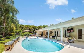 Cozy villa with a backyard, a swimming pool, a garage and a terrace, Pinecrest, USA for $1,599,000