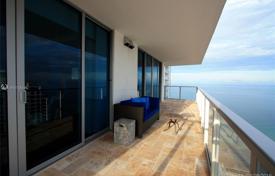 Modern apartment with ocean views in a residence on the first line of the beach, Hollywood, Florida, USA for $1,225,000