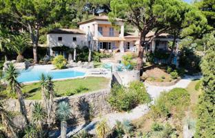 Three-level villa with a pool, a landscaped garden and sea views in La Croix-Valmer, Côte d'Azur, France. Price on request
