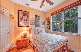4-bedroom house 261 m² in West End for $649,000