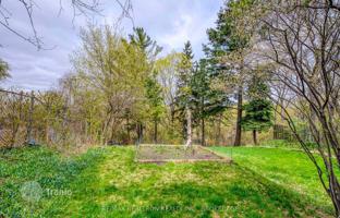 9-bedroom house in Etobicoke for C$1,620,000
