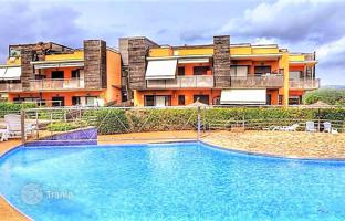 Comfortable apartment with a garden in a residence with pools, 200 m from the beach, in one of the most exclusive areas of Lloret de Mar for 436,000 €
