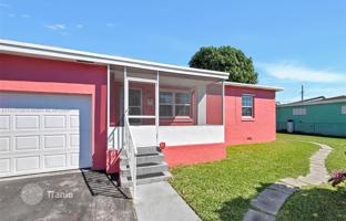 3-bedroom house 159 m² in Miami for $490,000