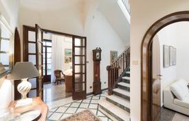 6 Bedrooms, 5 Bathroom Apartment in Florence, close to the station. Price on request