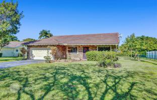 3-bedroom house 224 m² in Coral Springs for $575,000