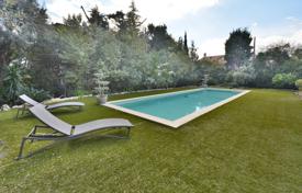 Modern villa with a swimming pool in a gated residence, Juan-les-Pins, France for 5,000 € per week