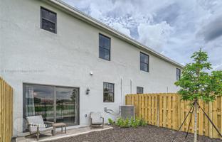 4-bedroom house 147 m² in Miami for $467,000